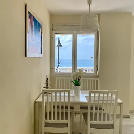 Beautiful Flat With Sea View In The Center Lägenhet